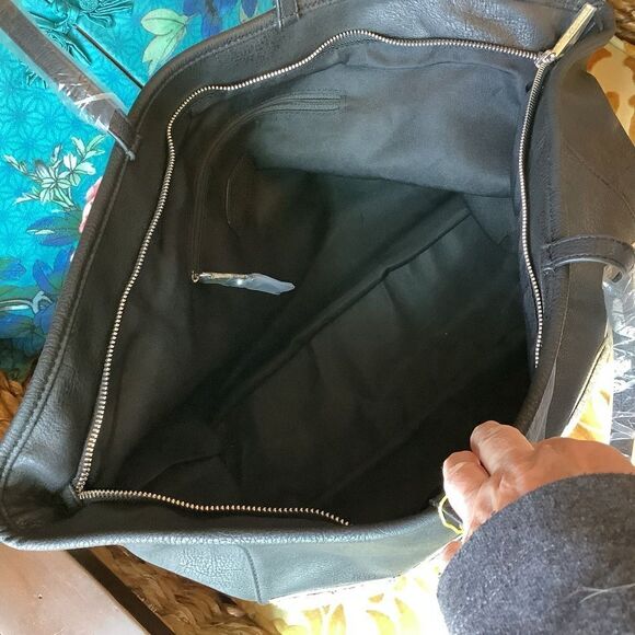 New! BCBGeneration “Kiddo” Tote 👜😻🌺🤩 - Picture 7 of 7